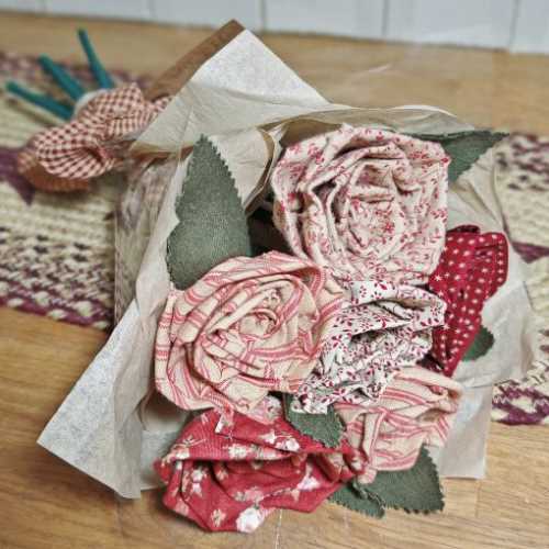 Blooming Reds Rose Fabric Bouquet - The Homespun Loft