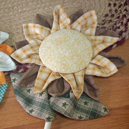 14" Checked Homespun Primitive Fabric Sunflower - The Homespun Loft