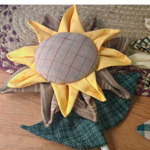 14" Sunny Homespun Primitive Fabric Sunflower - The Homespun Loft