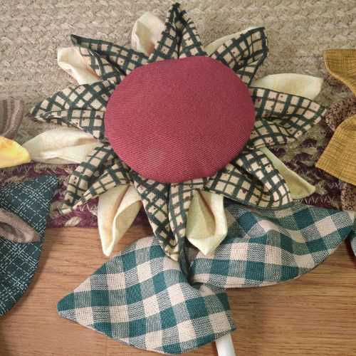 14" Green Red Homespun Primitive Fabric Sunflower - The Homespun Loft