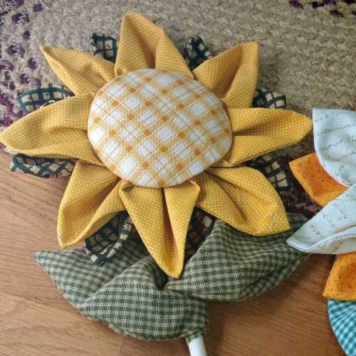 14" Yellow Homespun Primitive Fabric Sunflower - The Homespun Loft